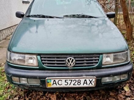 Зеленый Фольксваген Пассат, объемом двигателя 2 л и пробегом 420 тыс. км за 2350 $, фото 1 на Automoto.ua