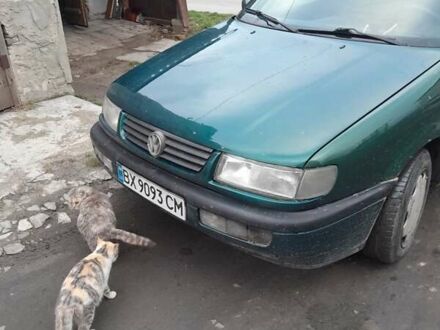 Фольксваген Пассат 1996 у Изяслве на Automoto.ua Зелений Фольксваген Пассат, об'ємом двигуна 1.6 л та пробігом 330 тис. км за 2222 $, фото 1 на Automoto.ua