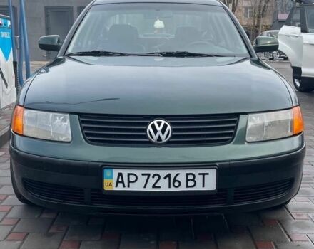 Зеленый Фольксваген Пассат, объемом двигателя 1.8 л и пробегом 296 тыс. км за 4200 $, фото 1 на Automoto.ua