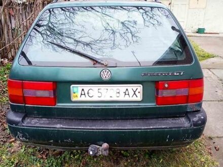 Зелений Фольксваген Пассат, об'ємом двигуна 2 л та пробігом 420 тис. км за 2350 $, фото 1 на Automoto.ua