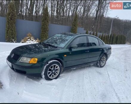 Зеленый Фольксваген Пассат, объемом двигателя 1.6 л и пробегом 300 тыс. км за 2850 $, фото 1 на Automoto.ua