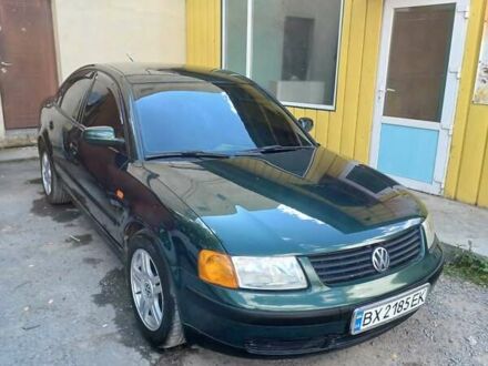 Зеленый Фольксваген Пассат, объемом двигателя 1.6 л и пробегом 322 тыс. км за 4000 $, фото 1 на Automoto.ua