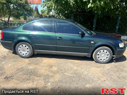 Зеленый Фольксваген Пассат, объемом двигателя 1.6 л и пробегом 248 тыс. км за 3100 $, фото 1 на Automoto.ua