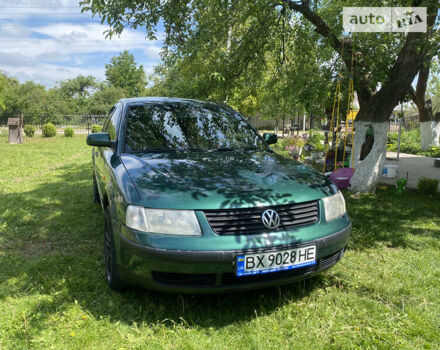 Зелений Фольксваген Пассат, об'ємом двигуна 1.8 л та пробігом 426 тис. км за 3300 $, фото 1 на Automoto.ua