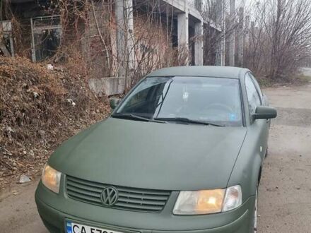 Зелений Фольксваген Пассат, об'ємом двигуна 1.8 л та пробігом 368 тис. км за 3200 $, фото 1 на Automoto.ua