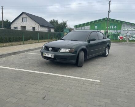 Зелений Фольксваген Пассат, об'ємом двигуна 1.6 л та пробігом 355 тис. км за 3200 $, фото 1 на Automoto.ua