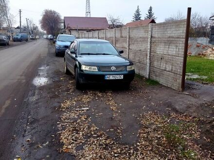 Зеленый Фольксваген Пассат, объемом двигателя 1.6 л и пробегом 230 тыс. км за 3000 $, фото 1 на Automoto.ua