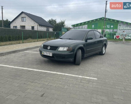 Зелений Фольксваген Пассат, об'ємом двигуна 1.6 л та пробігом 355 тис. км за 3200 $, фото 1 на Automoto.ua
