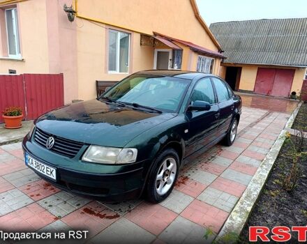 Зелений Фольксваген Пассат, об'ємом двигуна 1.6 л та пробігом 270 тис. км за 2200 $, фото 1 на Automoto.ua