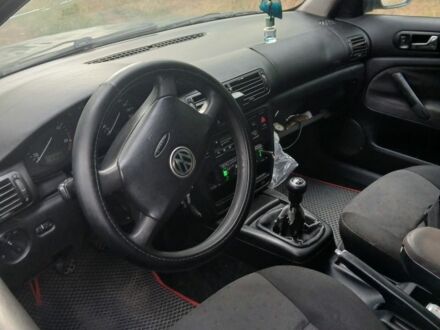 Зеленый Фольксваген Пассат, объемом двигателя 1.9 л и пробегом 380 тыс. км за 2650 $, фото 1 на Automoto.ua