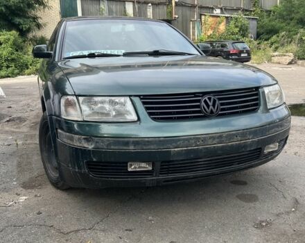 Зеленый Фольксваген Пассат, объемом двигателя 1.9 л и пробегом 488 тыс. км за 4200 $, фото 1 на Automoto.ua