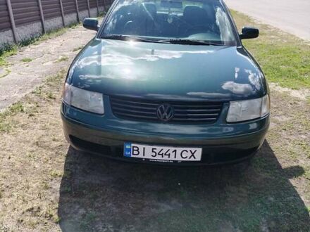 Фольксваген Пассат 1997 у Чутове на Automoto.ua Зелений Фольксваген Пассат, об'ємом двигуна 1.6 л та пробігом 192 тис. км за 4900 $, фото 1 на Automoto.ua