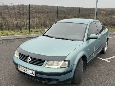 Зелений Фольксваген Пассат, об'ємом двигуна 1.6 л та пробігом 320 тис. км за 3800 $, фото 1 на Automoto.ua