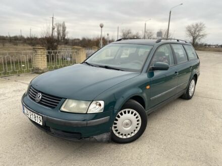 Зеленый Фольксваген Пассат, объемом двигателя 1.9 л и пробегом 220 тыс. км за 2250 $, фото 1 на Automoto.ua