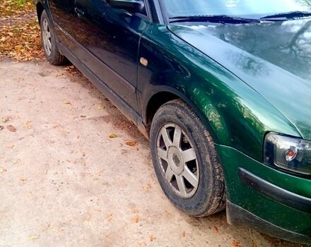 Зеленый Фольксваген Пассат, объемом двигателя 1.9 л и пробегом 430 тыс. км за 3300 $, фото 1 на Automoto.ua