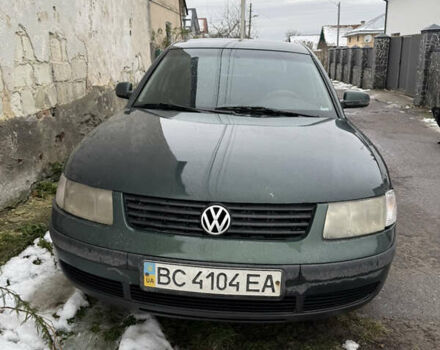 Зеленый Фольксваген Пассат, объемом двигателя 1.78 л и пробегом 334 тыс. км за 2600 $, фото 1 на Automoto.ua