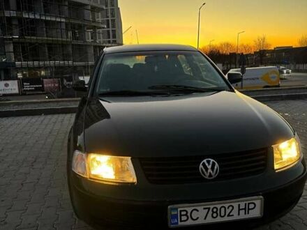 Зеленый Фольксваген Пассат, объемом двигателя 2.5 л и пробегом 373 тыс. км за 2800 $, фото 1 на Automoto.ua