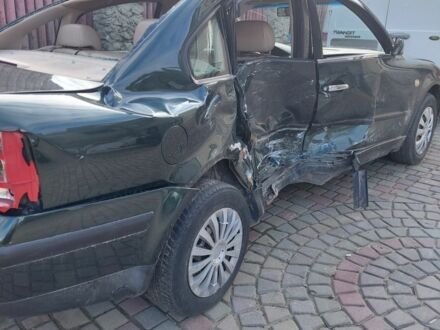 Фольксваген Пассат 1998 в Кременце на Automoto.ua Зеленый Фольксваген Пассат, объемом двигателя 0 л и пробегом 300 тыс. км за 547 $, фото 1 на Automoto.ua