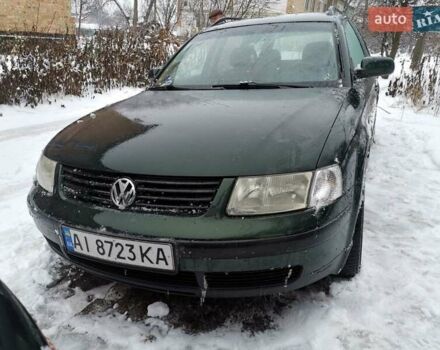 Зеленый Фольксваген Пассат, объемом двигателя 1.9 л и пробегом 318 тыс. км за 4500 $, фото 1 на Automoto.ua
