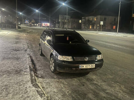 Зеленый Фольксваген Пассат, объемом двигателя 1.78 л и пробегом 445 тыс. км за 3000 $, фото 1 на Automoto.ua