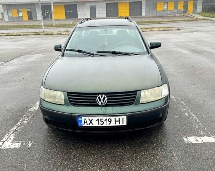 Зеленый Фольксваген Пассат, объемом двигателя 1.8 л и пробегом 290 тыс. км за 3300 $, фото 1 на Automoto.ua