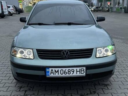 Зеленый Фольксваген Пассат, объемом двигателя 1.8 л и пробегом 279 тыс. км за 3800 $, фото 1 на Automoto.ua