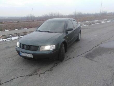 Фольксваген Пассат 1999 в Новомосковске на Automoto.ua Зеленый Фольксваген Пассат, объемом двигателя 1.8 л и пробегом 320 тыс. км за 2900 $, фото 1 на Automoto.ua