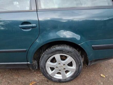 Зелений Фольксваген Пассат, об'ємом двигуна 1.6 л та пробігом 374 тис. км за 3300 $, фото 1 на Automoto.ua