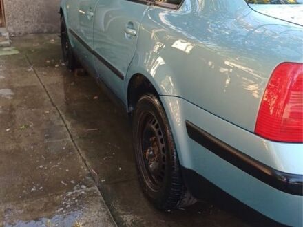 Зеленый Фольксваген Пассат, объемом двигателя 1.6 л и пробегом 200 тыс. км за 1200 $, фото 1 на Automoto.ua