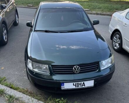 Зеленый Фольксваген Пассат, объемом двигателя 1.6 л и пробегом 320 тыс. км за 2750 $, фото 1 на Automoto.ua