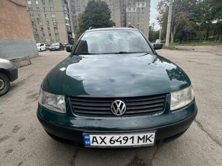 Зеленый Фольксваген Пассат, объемом двигателя 1.8 л и пробегом 260 тыс. км за 4000 $, фото 1 на Automoto.ua