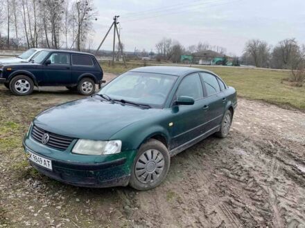 Зелений Фольксваген Пассат, об'ємом двигуна 1.9 л та пробігом 331 тис. км за 2800 $, фото 1 на Automoto.ua