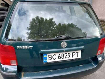 Зеленый Фольксваген Пассат, объемом двигателя 1.6 л и пробегом 270 тыс. км за 3600 $, фото 1 на Automoto.ua