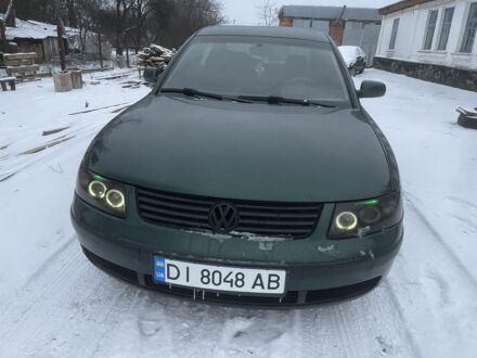 Зеленый Фольксваген Пассат, объемом двигателя 1.6 л и пробегом 230 тыс. км за 2900 $, фото 1 на Automoto.ua