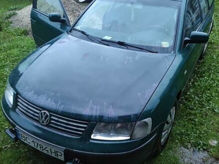 Зеленый Фольксваген Пассат, объемом двигателя 1.9 л и пробегом 300 тыс. км за 2400 $, фото 1 на Automoto.ua