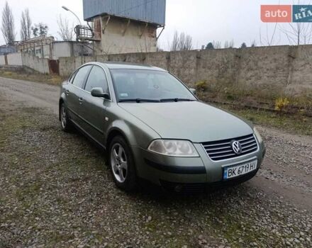 Зеленый Фольксваген Пассат, объемом двигателя 1.78 л и пробегом 280 тыс. км за 3600 $, фото 1 на Automoto.ua