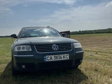 Зеленый Фольксваген Пассат, объемом двигателя 2.5 л и пробегом 300 тыс. км за 4400 $, фото 1 на Automoto.ua