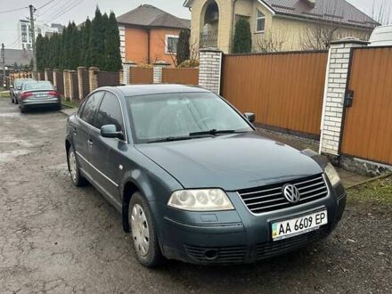 Зеленый Фольксваген Пассат, объемом двигателя 1.8 л и пробегом 334 тыс. км за 3200 $, фото 1 на Automoto.ua