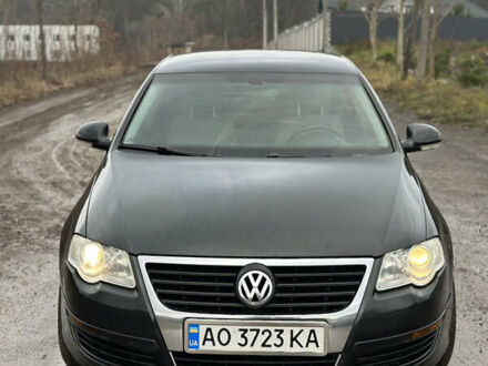 Зеленый Фольксваген Пассат, объемом двигателя 1.97 л и пробегом 350 тыс. км за 4150 $, фото 1 на Automoto.ua