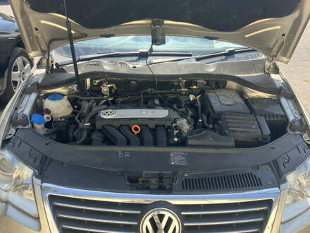 Зелений Фольксваген Пассат, об'ємом двигуна 1.98 л та пробігом 239 тис. км за 2000 $, фото 1 на Automoto.ua