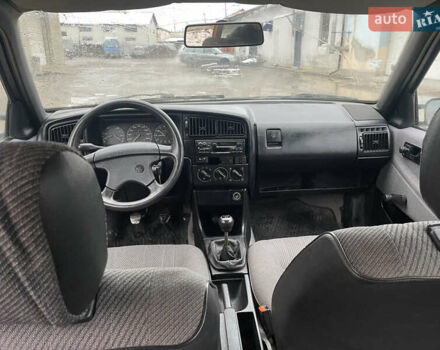 Помаранчевий Фольксваген Пассат, об'ємом двигуна 1.6 л та пробігом 288 тис. км за 1499 $, фото 13 на Automoto.ua