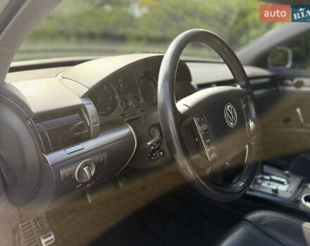 Фольксваген Фаетон 2009 в Малине на Automoto.ua Белый Фольксваген Фаетон, объемом двигателя 2.97 л и пробегом 300 тыс. км за 11900 $, фото 13 на Automoto.ua