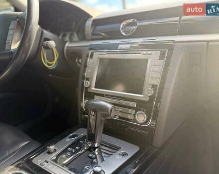 Фольксваген Фаетон 2009 в Малине на Automoto.ua Белый Фольксваген Фаетон, объемом двигателя 2.97 л и пробегом 300 тыс. км за 11900 $, фото 22 на Automoto.ua