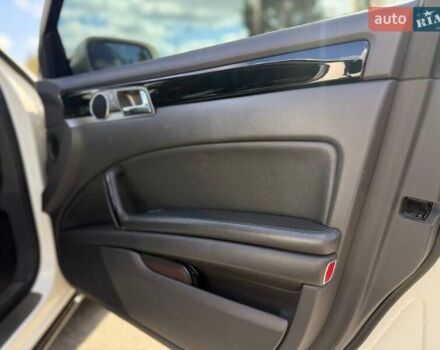 Фольксваген Фаетон 2009 в Малине на Automoto.ua Белый Фольксваген Фаетон, объемом двигателя 2.97 л и пробегом 300 тыс. км за 11900 $, фото 24 на Automoto.ua