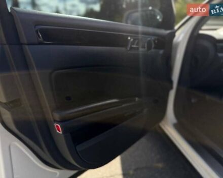 Фольксваген Фаетон 2009 в Малине на Automoto.ua Белый Фольксваген Фаетон, объемом двигателя 2.97 л и пробегом 300 тыс. км за 11900 $, фото 10 на Automoto.ua