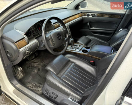 Фольксваген Фаетон 2013 в Львове на Automoto.ua Белый Фольксваген Фаетон, объемом двигателя 2.97 л и пробегом 245 тыс. км за 15950 $, фото 13 на Automoto.ua