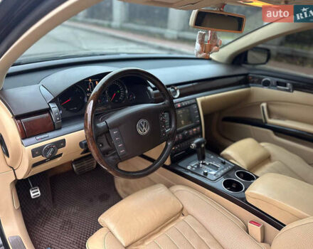 Чорний Фольксваген Фаєтон, об'ємом двигуна 5 л та пробігом 272 тис. км за 6700 $, фото 26 на Automoto.ua