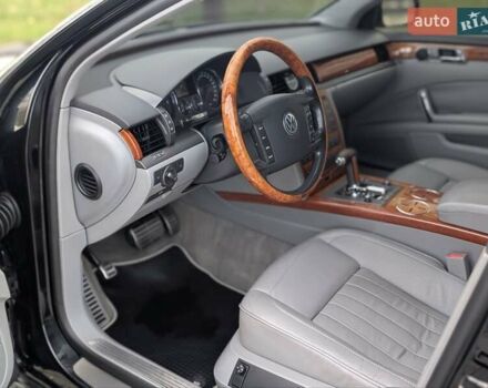 Черный Фольксваген Фаетон, объемом двигателя 3 л и пробегом 295 тыс. км за 6999 $, фото 9 на Automoto.ua