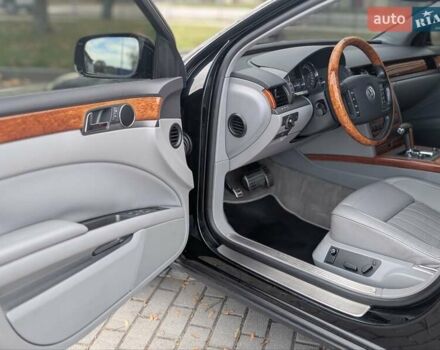 Черный Фольксваген Фаетон, объемом двигателя 3 л и пробегом 295 тыс. км за 6999 $, фото 11 на Automoto.ua