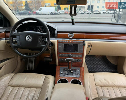 Черный Фольксваген Фаетон, объемом двигателя 3 л и пробегом 260 тыс. км за 7700 $, фото 13 на Automoto.ua